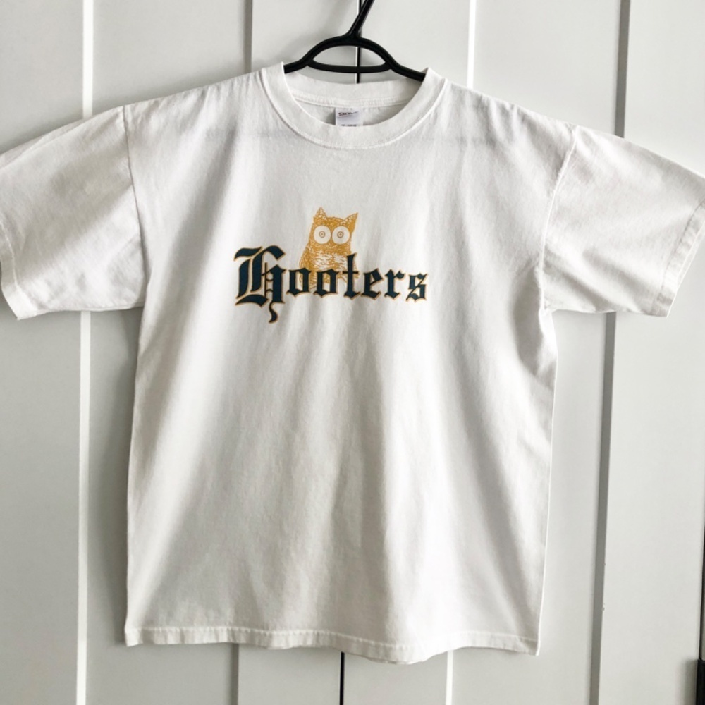 Hooters, Vintage T shirt, West Edmonton Mall, Mens Size Large, Good Condition
